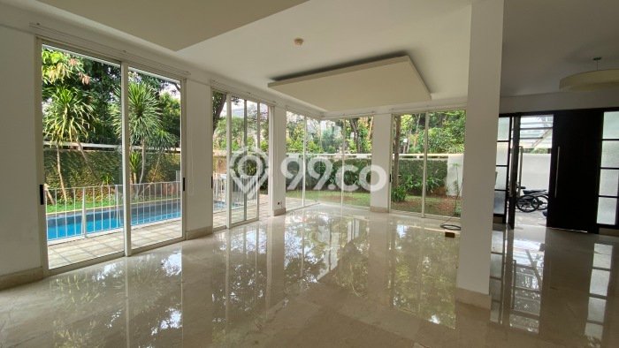 Rumah sewa siap huni 4 KT di Senopati, Jakarta Selatan Rumah sewa siap huni 4 KT di Senopati, Jakarta Selatan