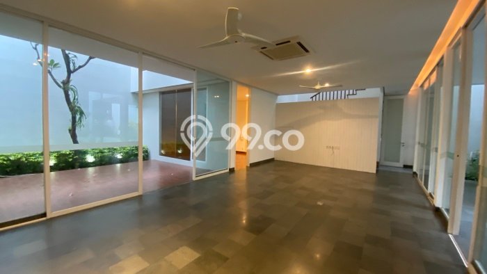Rumah Sewa Jakarta Selatan LT 400m2 LB 350m2 Area Senopati Rumah Sewa Jakarta Selatan LT 400m2 LB 350m2 Area Senopati
