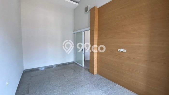 Hunian Modern dengan LT 450m2 & LB 300m2 Disewakan di Senopati Hunian Modern dengan LT 450m2 & LB 300m2 Disewakan di Senopati