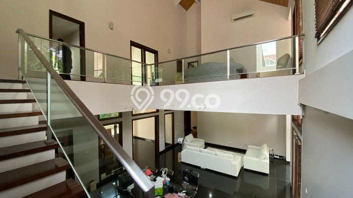 Disewakan Rumah Strategis LT 450m2 / LB 500m2 di Senopati, Jakarta Selatan Disewakan Rumah Strategis LT 450m2 / LB 500m2 di Senopati, Jakarta Selatan