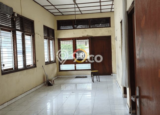 Lokasi strategis! Rumah siap huni dikontrakkan di Gayamsari LB 250m2 Lokasi strategis! Rumah siap huni dikontrakkan di Gayamsari LB 250m2
