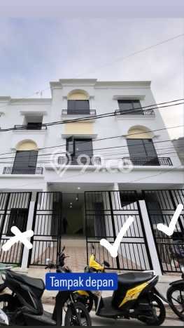 Ruko Dijual di Jakarta Barat LT 64m2 & LB 120m2 Lokasi Terbaik! Ruko Dijual di Jakarta Barat LT 64m2 & LB 120m2 Lokasi Terbaik!
