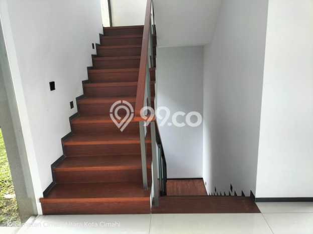 Jual Rumah Mewah Megah Dengan View Eksklusif di Setra Duta, Bandung Jual Rumah Mewah Megah Dengan View Eksklusif di Setra Duta, Bandung