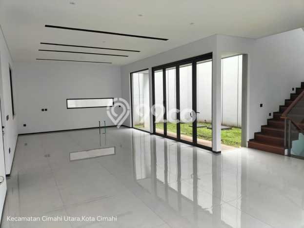 Jual Rumah Mewah Megah Dengan View Eksklusif di Setra Duta, Bandung Jual Rumah Mewah Megah Dengan View Eksklusif di Setra Duta, Bandung