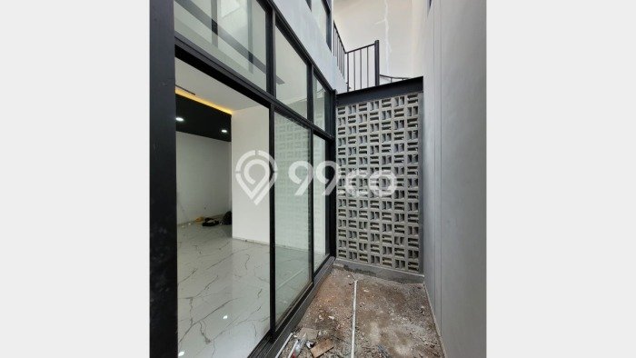 For Sale! Luxury House LT 138m2 Desain Elegan di Setra Duta For Sale! Luxury House LT 138m2 Desain Elegan di Setra Duta