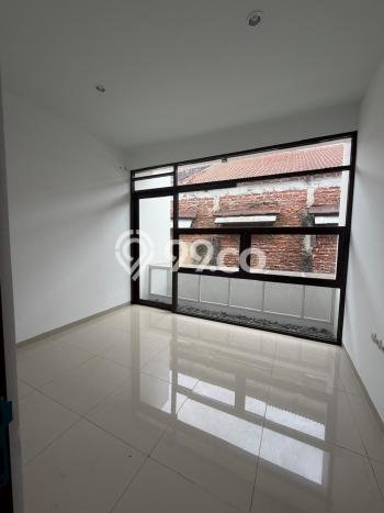 Rumah Luas Asri 3 KT Siap Huni di Taman Kopo Indah Bandung Rumah Luas Asri 3 KT Siap Huni di Taman Kopo Indah Bandung