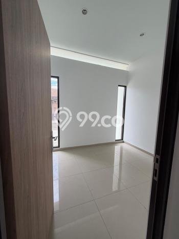 Rumah Luas Asri 3 KT Siap Huni di Taman Kopo Indah Bandung Rumah Luas Asri 3 KT Siap Huni di Taman Kopo Indah Bandung