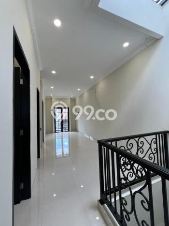Dijual Rumah Mewah Elegan Dengan View Eksklusif di Rawamangun, Jakarta Timur Dijual Rumah Mewah Elegan Dengan View Eksklusif di Rawamangun, Jakarta Timur