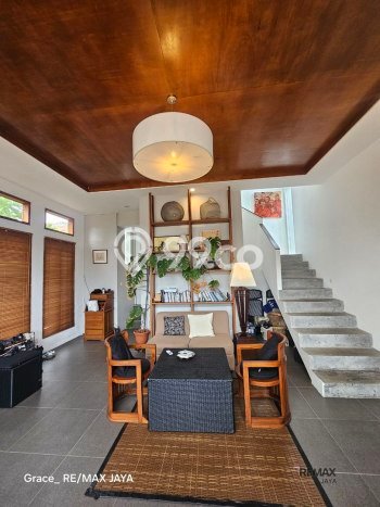 Vila Kawasan , Luas 203m2m², Akses ke transportasi umum Vila Kawasan , Luas 203m2m², Akses ke transportasi umum