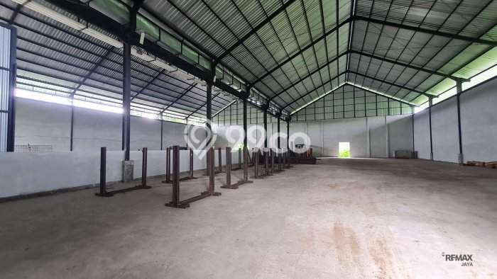 Unit Gudang disewakan di Gianyar Gianyar dengan LT 3000m2 / LB 1296m2 Unit Gudang disewakan di Gianyar Gianyar dengan LT 3000m2 / LB 1296m2