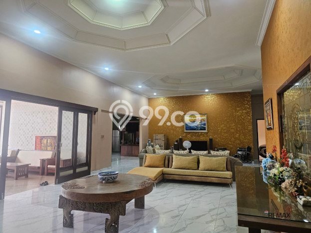 Vila Terawat di , Luas 1197m2m², Posisi Strategis dengan jalan mudah Vila Terawat di , Luas 1197m2m², Posisi Strategis dengan jalan mudah