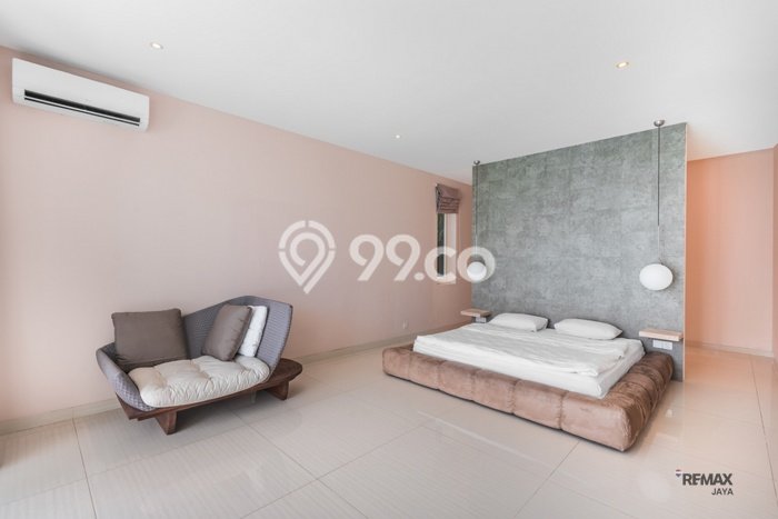 FOR SALE! Vila Kawasan , Luas 570m2m², Dekat ke Pusat Kota FOR SALE! Vila Kawasan , Luas 570m2m², Dekat ke Pusat Kota