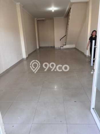 Ruko di , Luas 236m2m², Lokasi Strategis Ruko di , Luas 236m2m², Lokasi Strategis