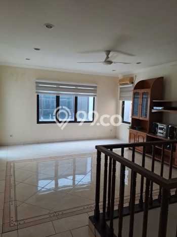 Rumah Luas Asri 4 KT Siap Huni di Royal Serpong Village Tangerang Rumah Luas Asri 4 KT Siap Huni di Royal Serpong Village Tangerang