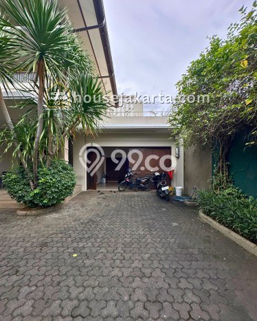 Rumah Mewah LB 434m2 Siap Pakai Desain Elegan di Mampang, Jakarta Selatan Rumah Mewah LB 434m2 Siap Pakai Desain Elegan di Mampang, Jakarta Selatan