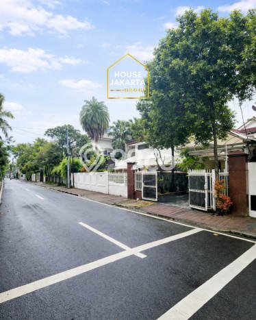 Rumah Mewah Dijual LT 280m2 di Menteng, Jakarta Pusat Rumah Mewah Dijual LT 280m2 di Menteng, Jakarta Pusat