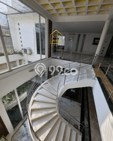 Rumah Eksklusif Siap Huni LT 1770m2 di Kebayoran Baru, Jakarta Selatan Rumah Eksklusif Siap Huni LT 1770m2 di Kebayoran Baru, Jakarta Selatan