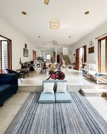Dijual Rumah Premium dengan Fasilitas Sekitar Komplit di Cilandak, Jakarta Selatan Dijual Rumah Premium dengan Fasilitas Sekitar Komplit di Cilandak, Jakarta Selatan