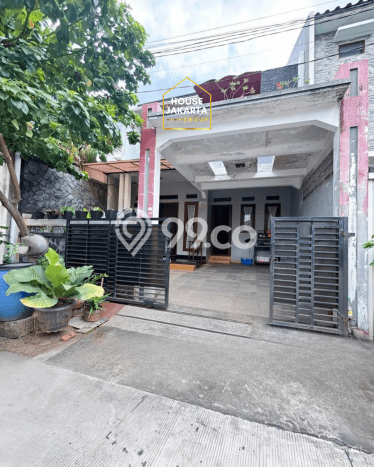 Dijual Rumah Premium dengan Fasilitas Sekitar Lengkap di Duren Sawit, Jakarta Timur Dijual Rumah Premium dengan Fasilitas Sekitar Lengkap di Duren Sawit, Jakarta Timur