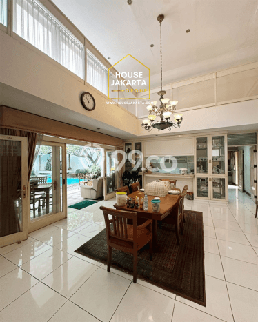 Rumah Elit Modern Tanpa Renovasi di Pondok Indah Jakarta Selatan Rumah Elit Modern Tanpa Renovasi di Pondok Indah Jakarta Selatan