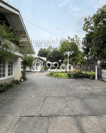 Rumah Elit Modern Tanpa Renovasi di Pakubuwono Jakarta Selatan Rumah Elit Modern Tanpa Renovasi di Pakubuwono Jakarta Selatan