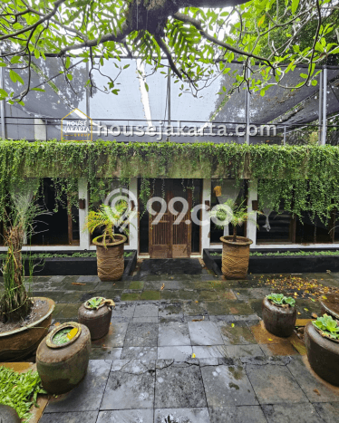Dijual! Komersial di Kemang Jakarta Selatan LT 1344m2 / LB 500m2 Kawasan Strategis Dijual! Komersial di Kemang Jakarta Selatan LT 1344m2 / LB 500m2 Kawasan Strategis
