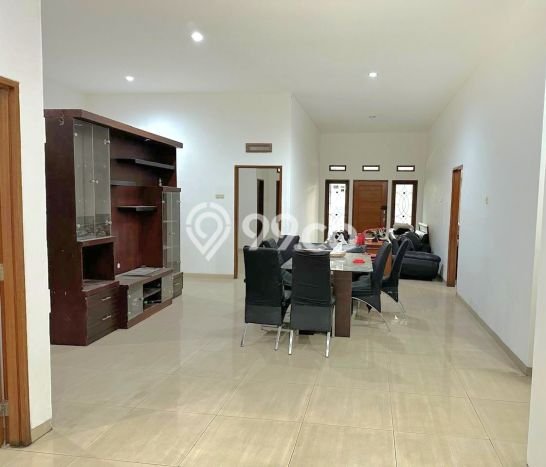 For Sale! Luxury House LT 200m2 Desain Elegan di Singgasana For Sale! Luxury House LT 200m2 Desain Elegan di Singgasana