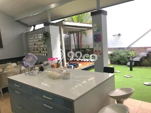 Hunian Elit LB 300m2 Siap Pakai Desain Elegan di Pondok Hijau, Bandung Hunian Elit LB 300m2 Siap Pakai Desain Elegan di Pondok Hijau, Bandung