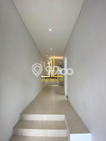 Rumah Modern 3 KT LT 104m2 di Taman Kopo Indah Rumah Modern 3 KT LT 104m2 di Taman Kopo Indah