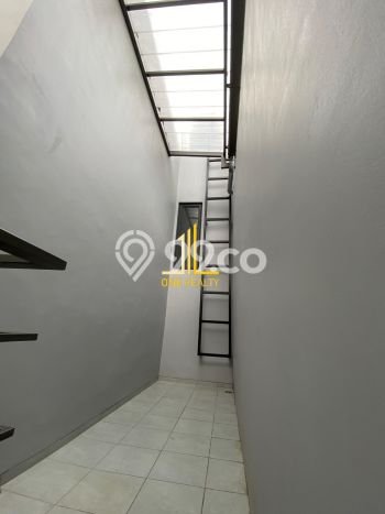 Dijual Rumah Luas Elegan Dengan View Cantik di Setra Duta, Bandung Dijual Rumah Luas Elegan Dengan View Cantik di Setra Duta, Bandung
