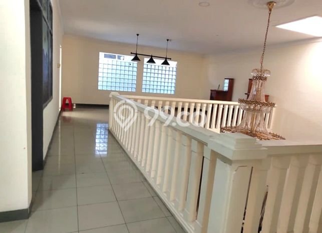 Hunian Elit LB 300m2 Siap Pakai Desain Elegan di Moch Toha, Bandung Hunian Elit LB 300m2 Siap Pakai Desain Elegan di Moch Toha, Bandung