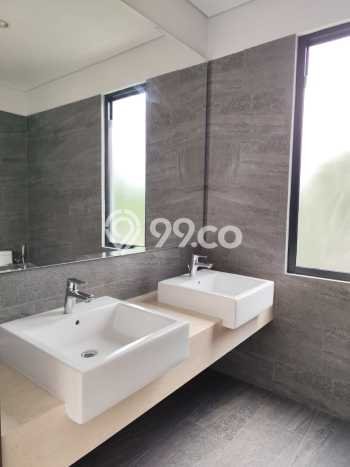 Rumah Elit Modern Tanpa Renovasi di Lebak Bulus Jakarta Selatan Rumah Elit Modern Tanpa Renovasi di Lebak Bulus Jakarta Selatan