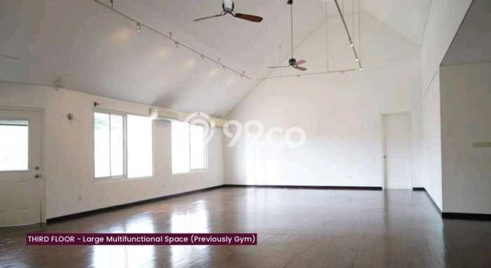 Sewa Rumah Nyaman LT 400m2 / LB 800m2 di SCBD, Jakarta Selatan Sewa Rumah Nyaman LT 400m2 / LB 800m2 di SCBD, Jakarta Selatan