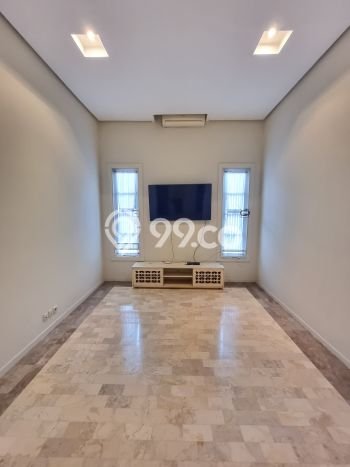 Rumah Tenang di Pondok Indah, 4 KM, LT 570m² LB 500m² Rumah Tenang di Pondok Indah, 4 KM, LT 570m² LB 500m²