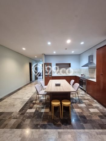 Rumah Tenang di Pondok Indah, 4 KM, LT 570m² LB 500m² Rumah Tenang di Pondok Indah, 4 KM, LT 570m² LB 500m²