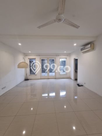 Disewakan! Rumah 4 Kamar Tidur &
4 Kamar Mandi di Kemang, Jakarta Selatan Disewakan! Rumah 4 Kamar Tidur &
4 Kamar Mandi di Kemang, Jakarta Selatan