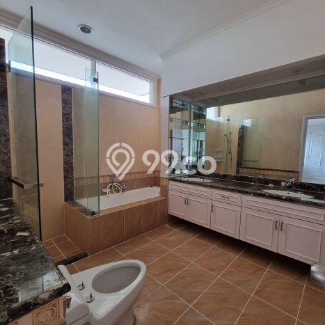 Rumah Kondisi Baik Disewakan di Pondok Indah, Jakarta Selatan LT 610m2, LB 373m2 Rumah Kondisi Baik Disewakan di Pondok Indah, Jakarta Selatan LT 610m2, LB 373m2
