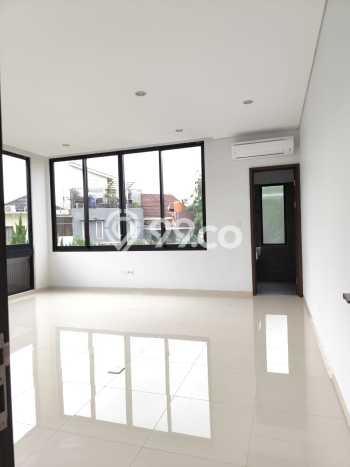 Rumah Elit Modern Tanpa Renovasi di Lebak Bulus Jakarta Selatan Rumah Elit Modern Tanpa Renovasi di Lebak Bulus Jakarta Selatan