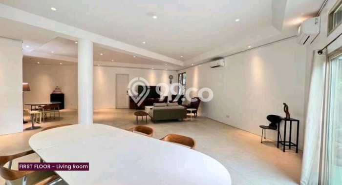 Sewa Rumah Nyaman LT 400m2 / LB 800m2 di SCBD, Jakarta Selatan Sewa Rumah Nyaman LT 400m2 / LB 800m2 di SCBD, Jakarta Selatan