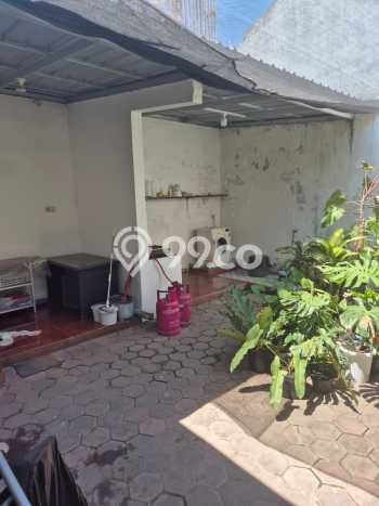 Rumah Elit Modern Tanpa Renovasi di Kedung Baruk Surabaya Rumah Elit Modern Tanpa Renovasi di Kedung Baruk Surabaya