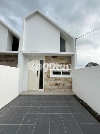 For Sale Rumah 2 Kamar Lokasi Strategis Bagus dan Strategis di Gununganyar For Sale Rumah 2 Kamar Lokasi Strategis Bagus dan Strategis di Gununganyar
