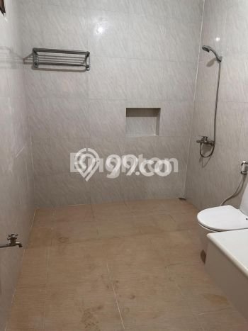 Rumah Mewah LB 350m2 Siap Pakai Desain Elegan di Manyar, Surabaya Rumah Mewah LB 350m2 Siap Pakai Desain Elegan di Manyar, Surabaya