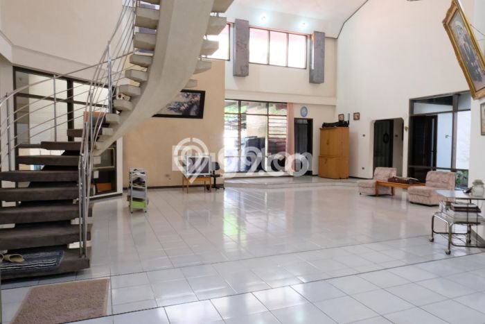 Hunian Mewah Siap Huni LT 450m2 di kertajaya, Surabaya Hunian Mewah Siap Huni LT 450m2 di kertajaya, Surabaya