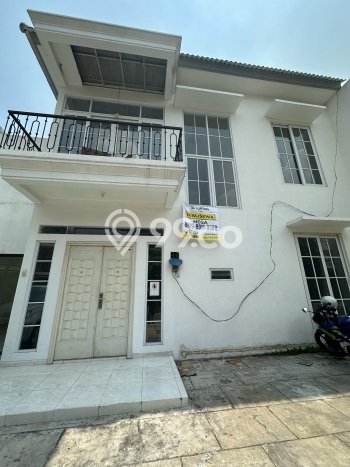 DIJUAL CEPAT! Rumah Asri di Sidoarjo, Sidoarjo, Luas 180m2m² Bangunan 300m2m² BISA KPR! DIJUAL CEPAT! Rumah Asri di Sidoarjo, Sidoarjo, Luas 180m2m² Bangunan 300m2m² BISA KPR!