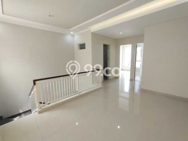 Rumah Mewah LB 215m2 Siap Pakai Desain Elegan di Manyar, Surabaya Rumah Mewah LB 215m2 Siap Pakai Desain Elegan di Manyar, Surabaya