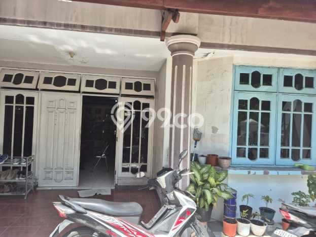 Rumah Elit Modern Tanpa Renovasi di Kedung Baruk Surabaya Rumah Elit Modern Tanpa Renovasi di Kedung Baruk Surabaya