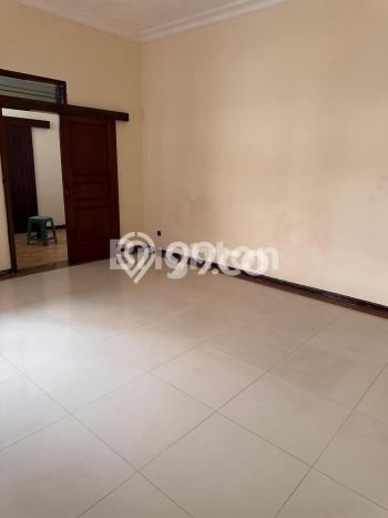 Rumah Mewah LB 350m2 Siap Pakai Desain Elegan di Manyar, Surabaya Rumah Mewah LB 350m2 Siap Pakai Desain Elegan di Manyar, Surabaya