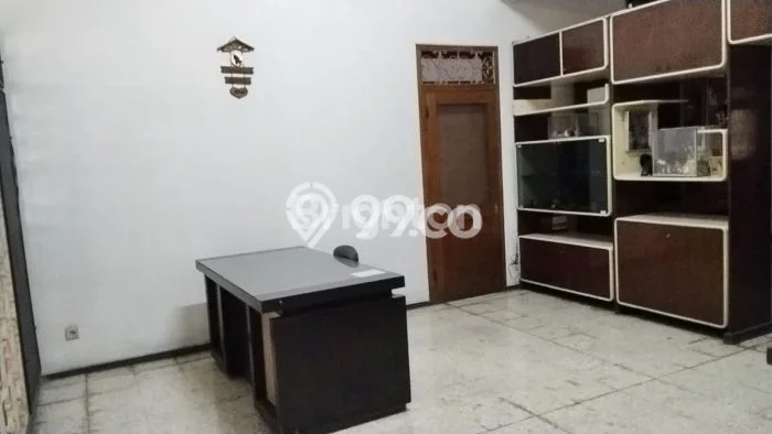 Rumah Elit LB 804m2 Siap Pakai Desain Elegan di Ambengan, Surabaya Rumah Elit LB 804m2 Siap Pakai Desain Elegan di Ambengan, Surabaya