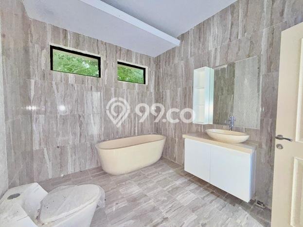 Rumah Mewah LB 400m2 Siap Pakai Desain Elegan di Sentul City, Bogor Rumah Mewah LB 400m2 Siap Pakai Desain Elegan di Sentul City, Bogor