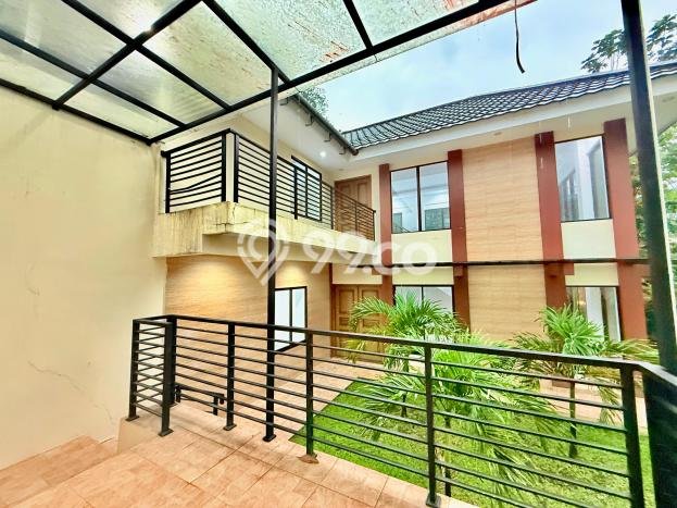 Rumah Mewah LB 400m2 Siap Pakai Desain Elegan di Sentul City, Bogor Rumah Mewah LB 400m2 Siap Pakai Desain Elegan di Sentul City, Bogor
